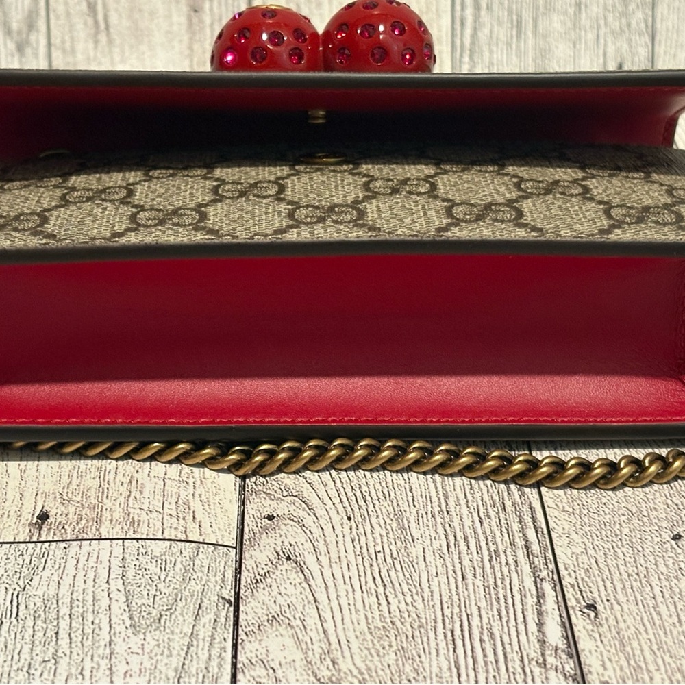 🍒 Authentic Gucci GG Supreme Mini Cheery Chain Bag 🍒 Valentine Bag - Picture 5 of 10